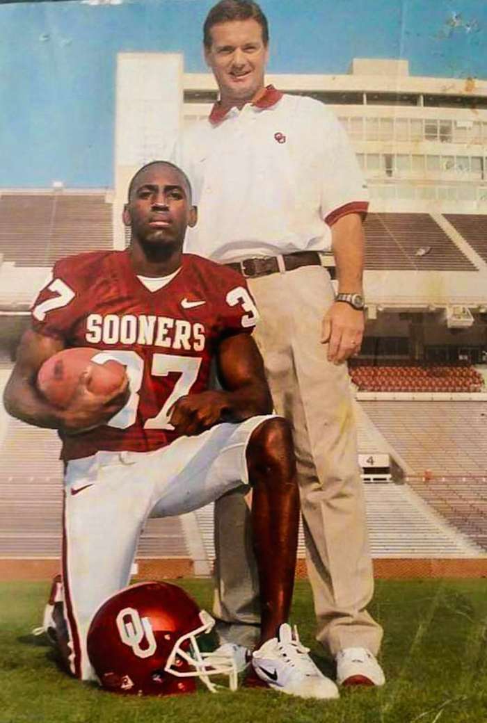 Michael Hawkins Sr. and Bob Stoops in 2002.